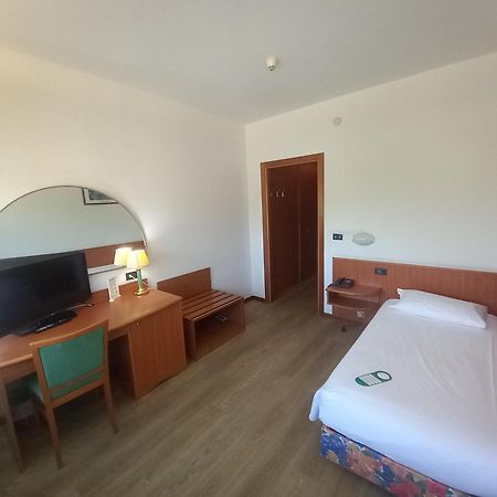 Hotel Cristallo Udine Esterno foto