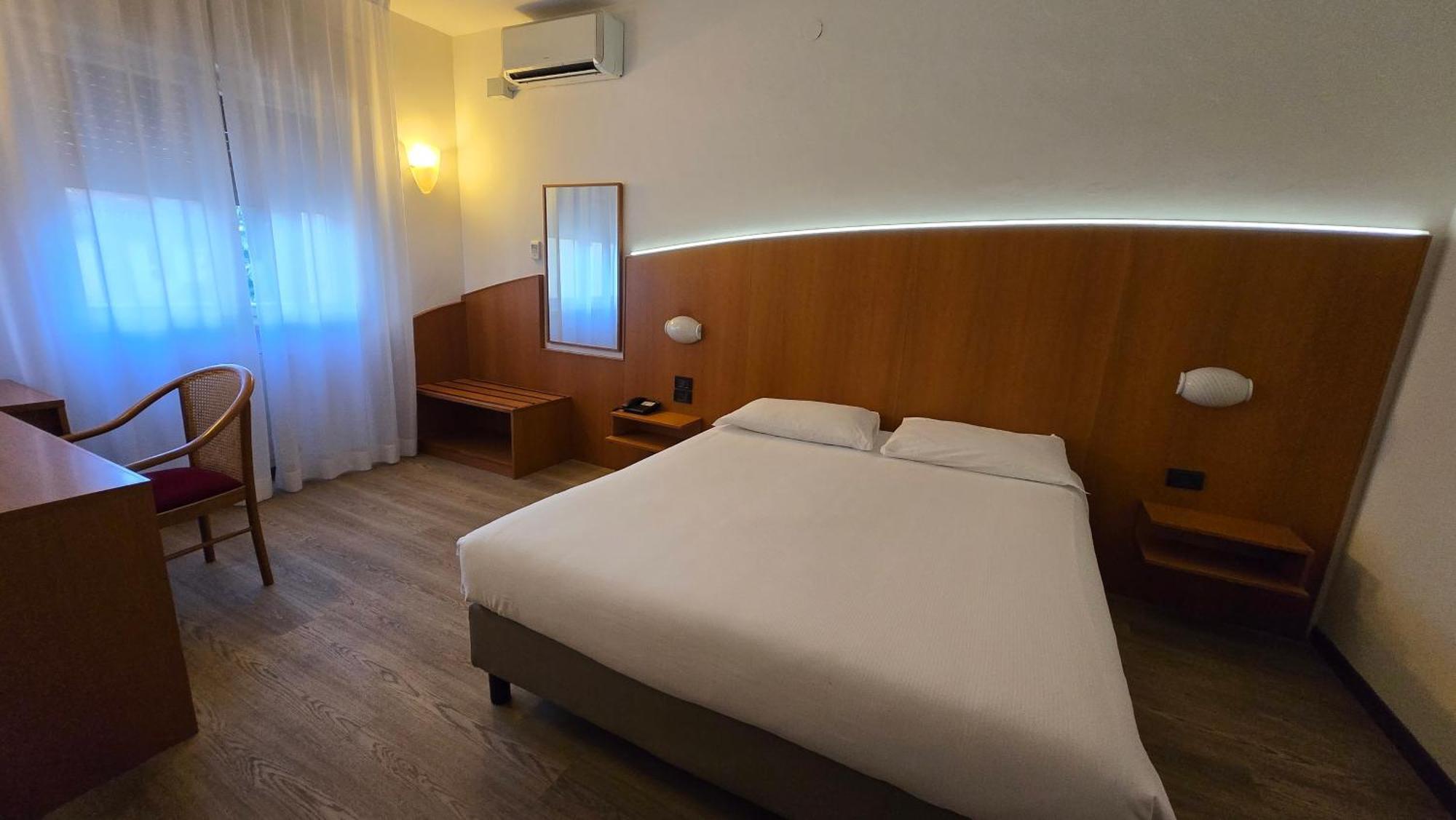 Hotel Cristallo Udine Esterno foto
