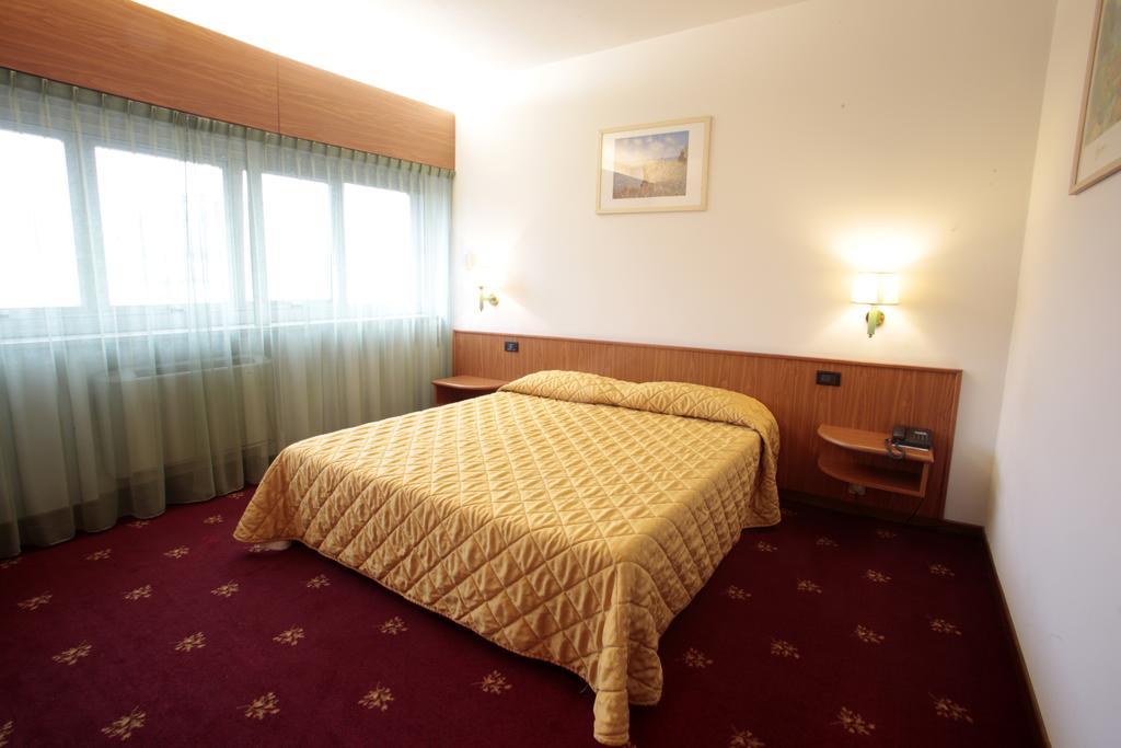 Hotel Cristallo Udine Esterno foto