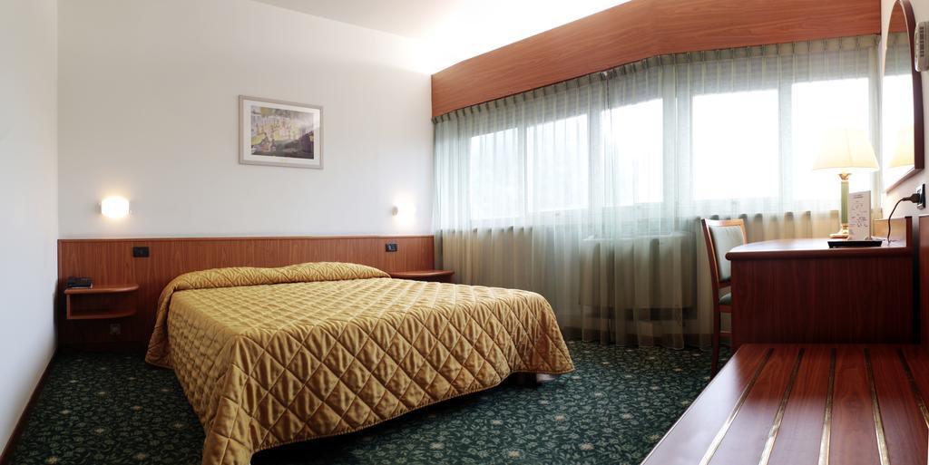 Hotel Cristallo Udine Esterno foto