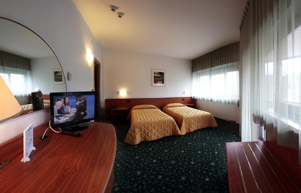 Hotel Cristallo Udine Esterno foto