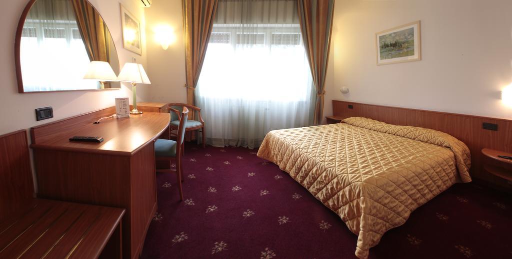 Hotel Cristallo Udine Esterno foto